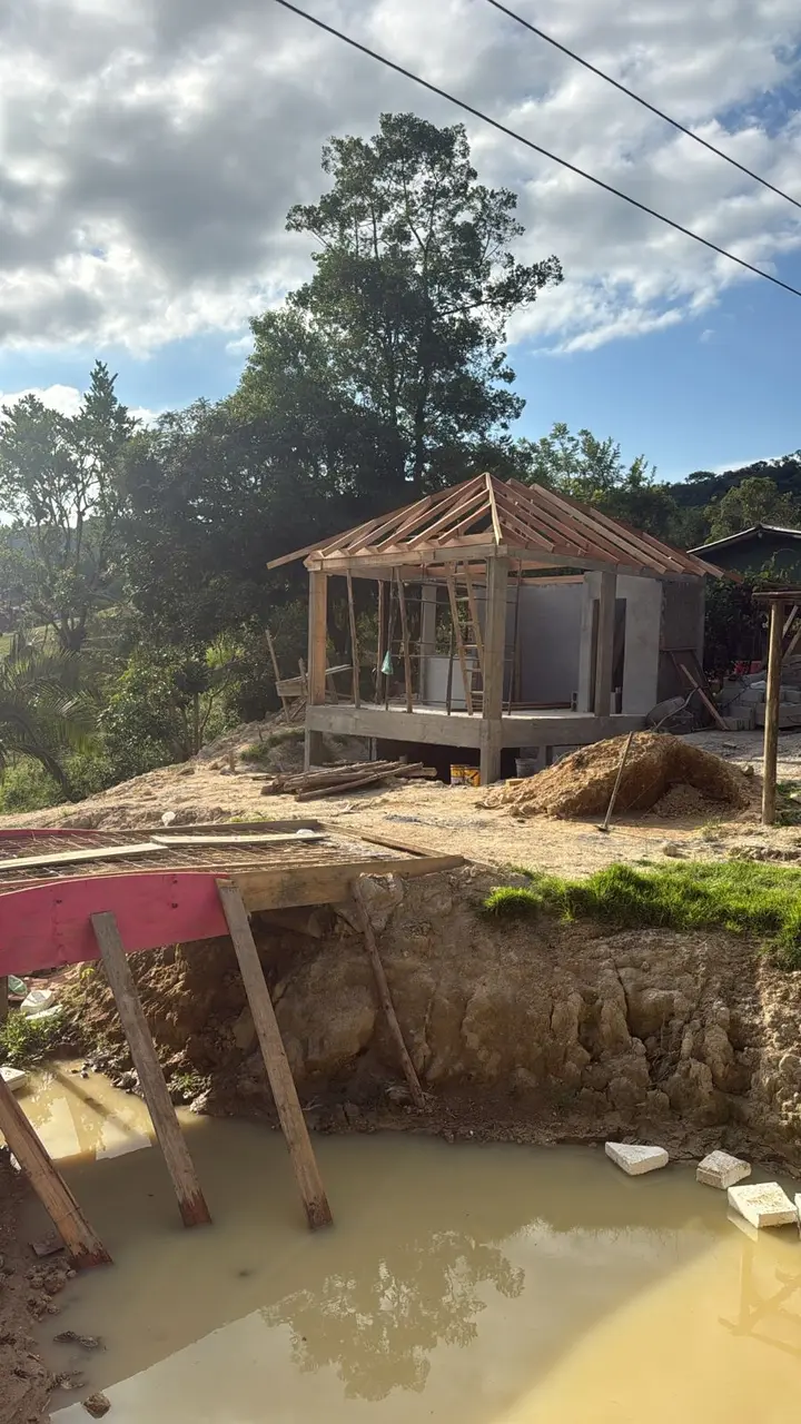 Serviço de pedreiro em Balneário Camboriú SC para piso e contrapiso com nivelamento técnico