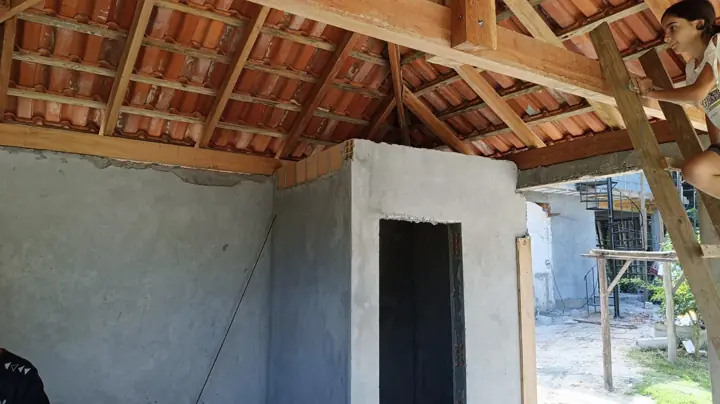 Cobertura residencial e acabamento de telhado em Palhoça